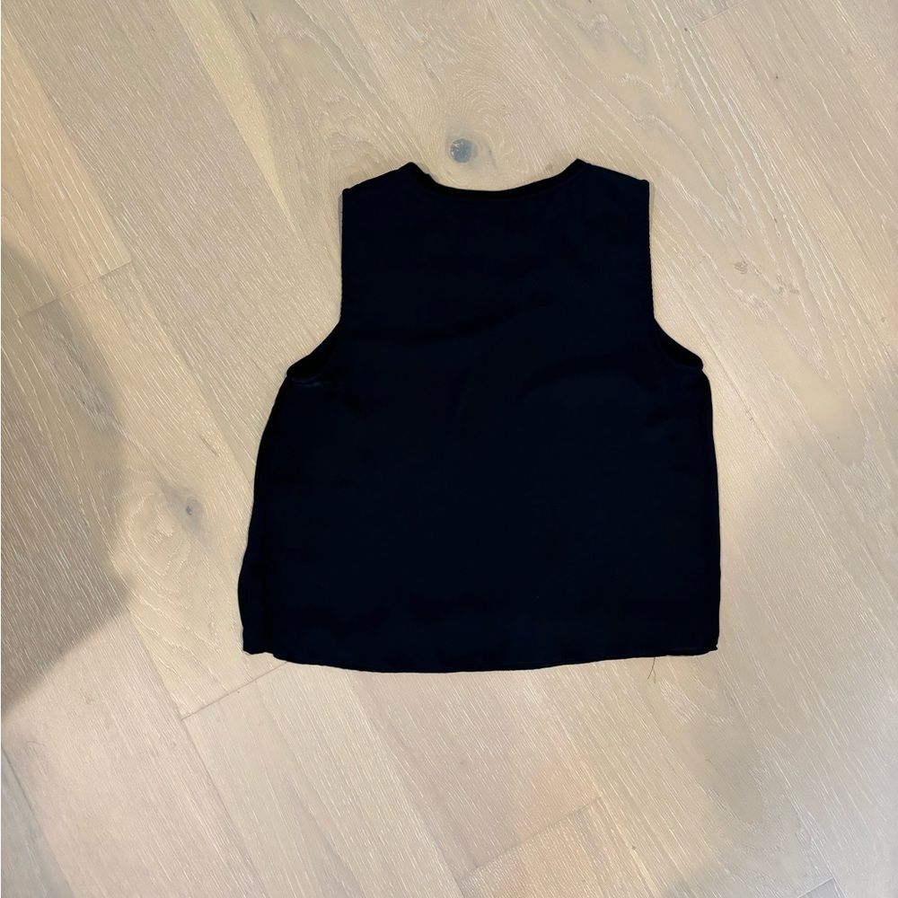 Chic Black Sleeveless Blouse - Picture 3 of 3